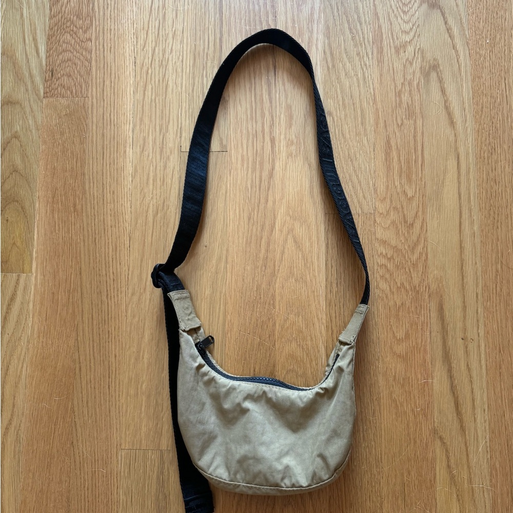 Rare Baggu Mini Crescent